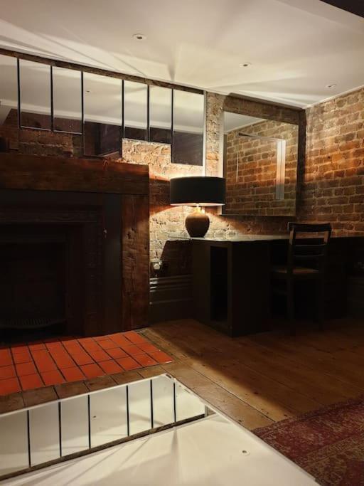 Ferienwohnung 22 Stunning Large Loft - Great Location - Free Onsite Parking - Garden View- Quiet Hove Exterior foto