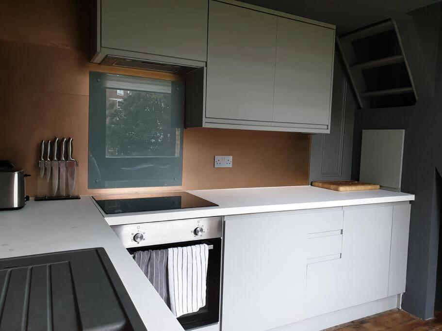 Ferienwohnung 22 Stunning Large Loft - Great Location - Free Onsite Parking - Garden View- Quiet Hove Exterior foto