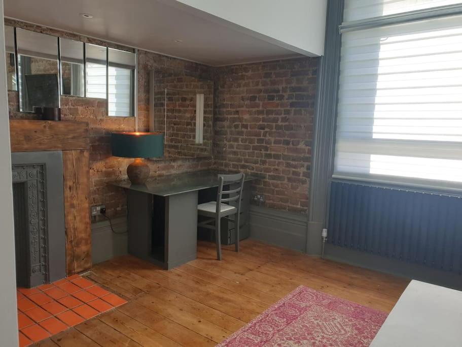 Ferienwohnung 22 Stunning Large Loft - Great Location - Free Onsite Parking - Garden View- Quiet Hove Exterior foto