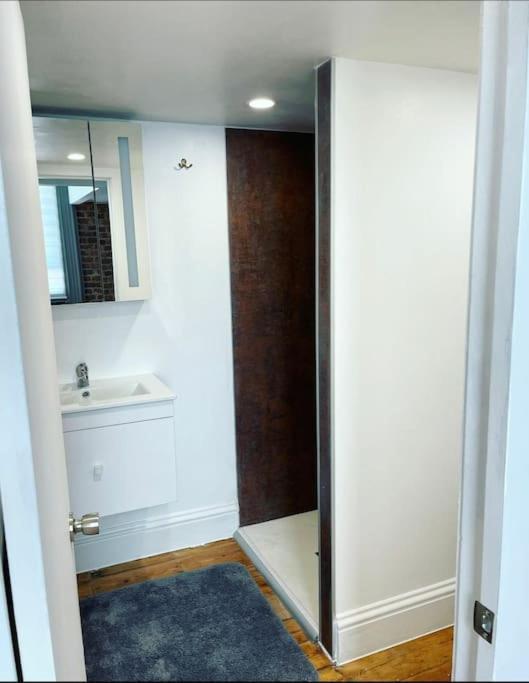 Ferienwohnung 22 Stunning Large Loft - Great Location - Free Onsite Parking - Garden View- Quiet Hove Exterior foto