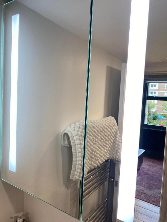 Ferienwohnung 22 Stunning Large Loft - Great Location - Free Onsite Parking - Garden View- Quiet Hove Exterior foto