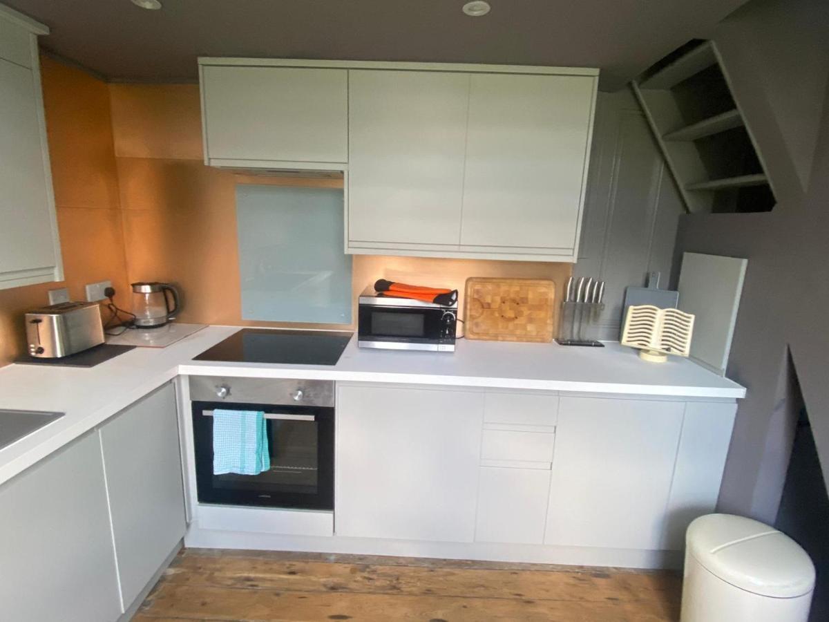 Ferienwohnung 22 Stunning Large Loft - Great Location - Free Onsite Parking - Garden View- Quiet Hove Exterior foto