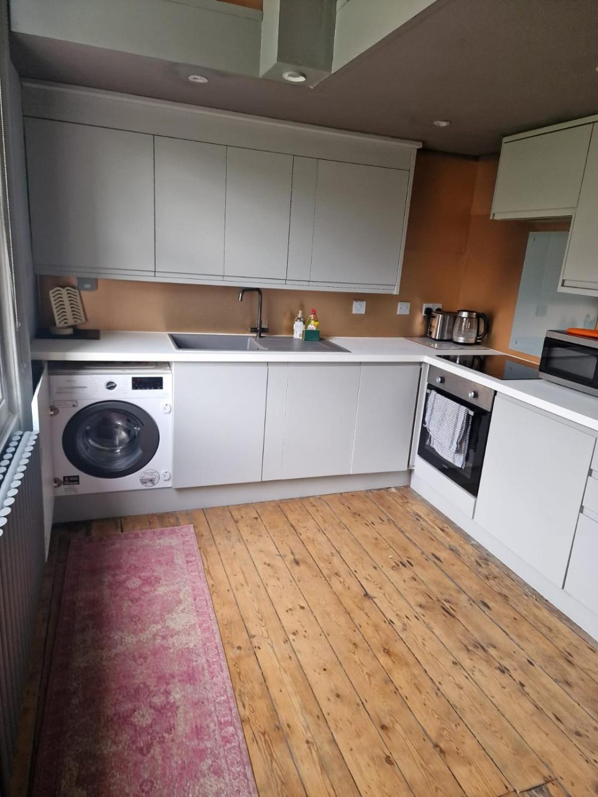 Ferienwohnung 22 Stunning Large Loft - Great Location - Free Onsite Parking - Garden View- Quiet Hove Exterior foto